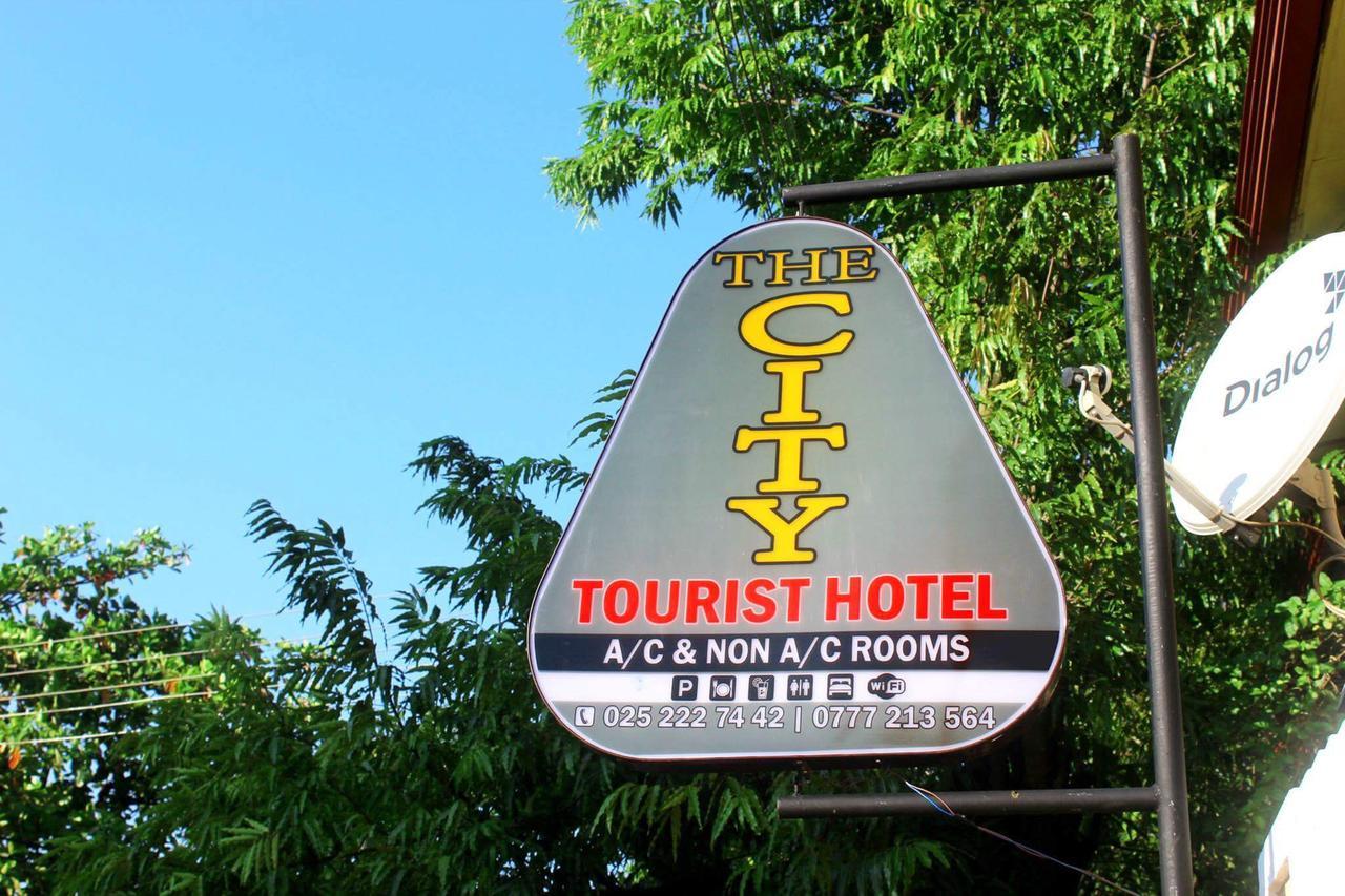 The City Tourist Hotel Anuradhapura Esterno foto